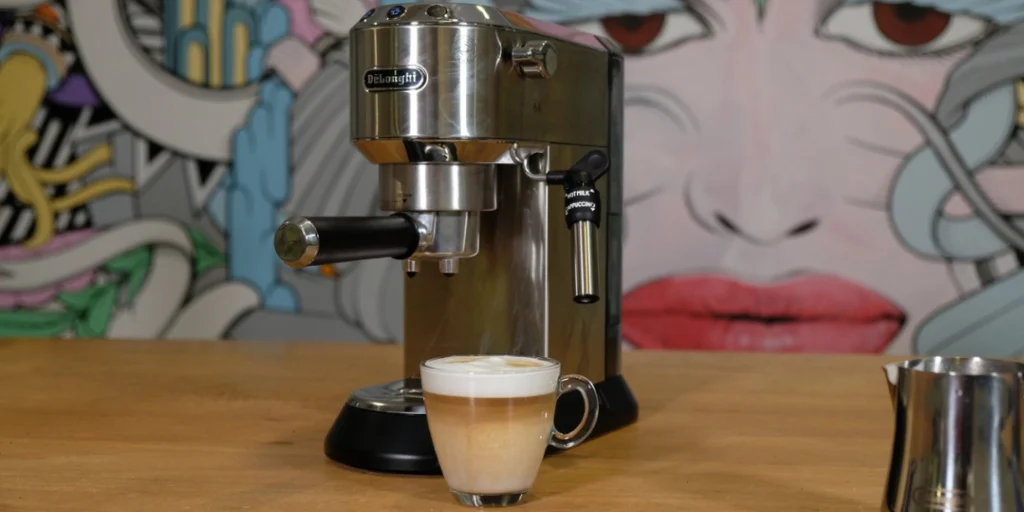 De'Longhi Dedica style avec café créme